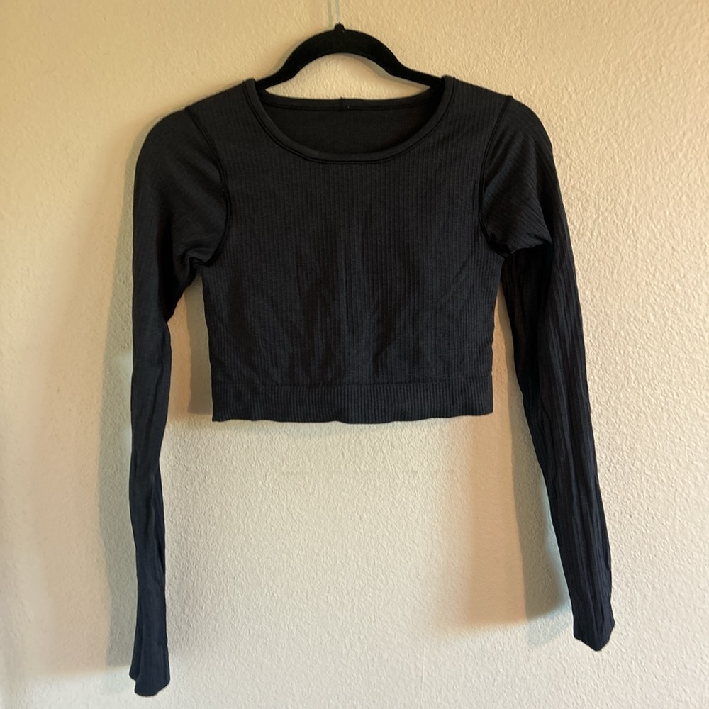 Lululemon ribbed Black Long Sleeve Crop Top
